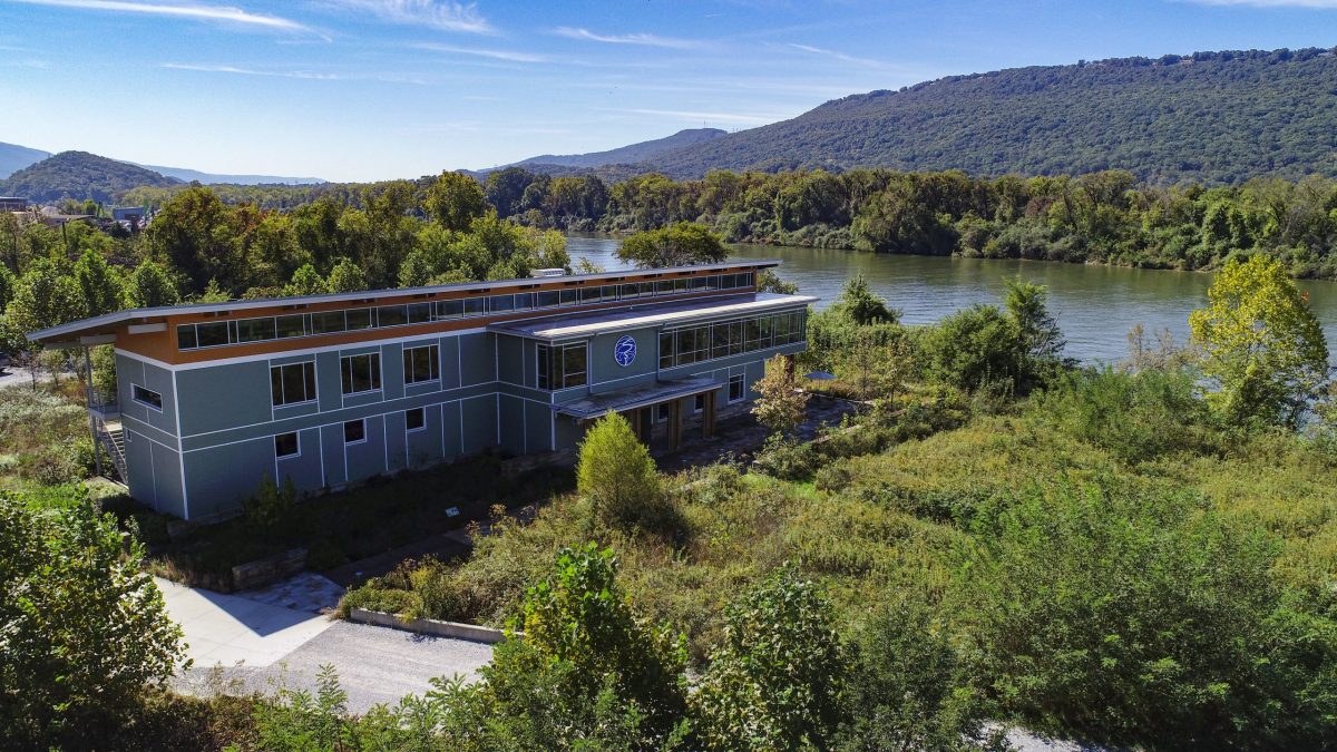 Aerial view of the Tennessee Aquarium Conservation Institute on the banks of the Tennessee River