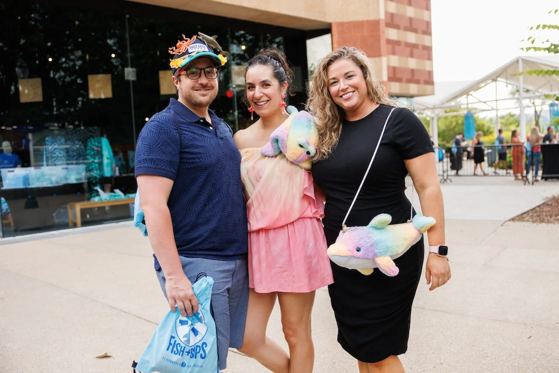 guests outside of aquarium