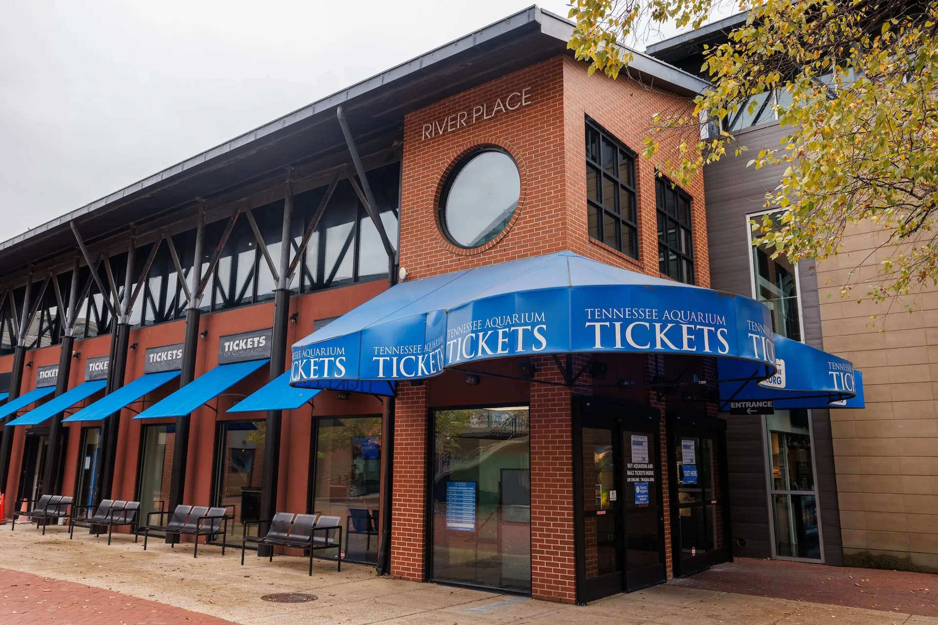 The Tennessee Aquarium River Place ticketing center at 1 Broad St.
