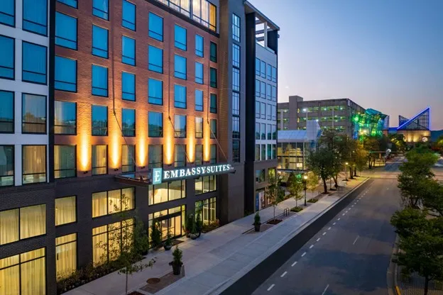 Embassy suites downtown chattanooga view at night