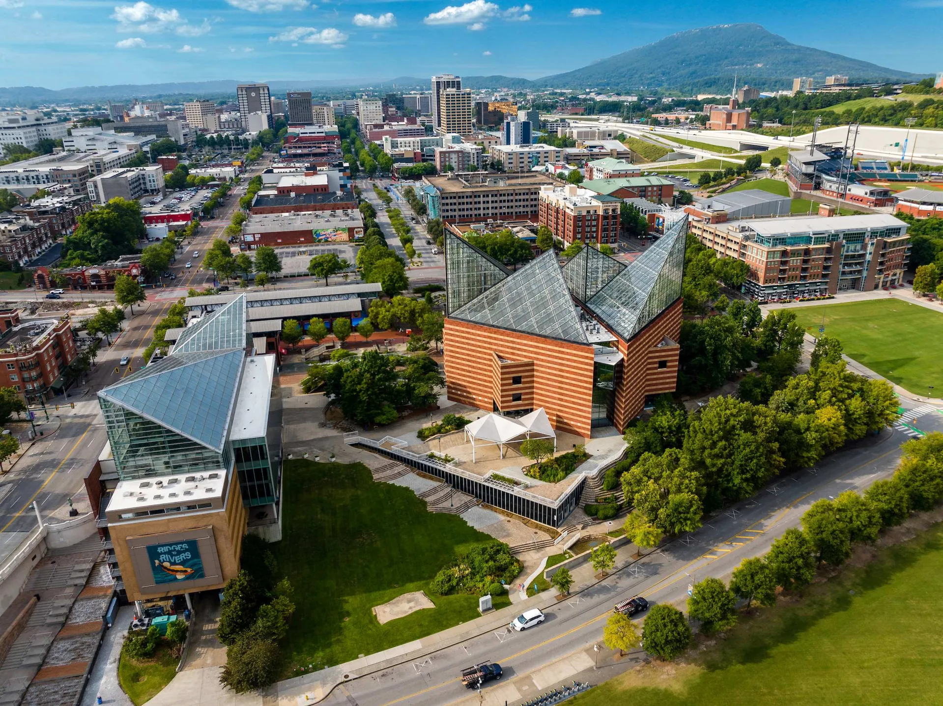 The Tennessee Aquarium sits on the banks of the Tennessee River on Chattanooga’s downtown waterfront. The Aquarium recently was ranked No. 3 in USA Today’s 10Best Readers’ Choice Awards to select the nation’s top aquarium.